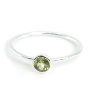 Anillo Piedra de Nacimiento Peridoto Agosto - Plata 925 (Talla 17)